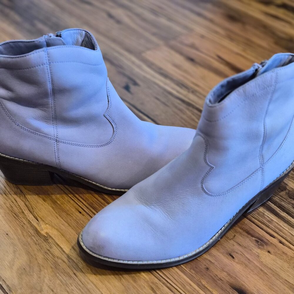 Seychelles Under the Stars Nubuck Boot in Lavender